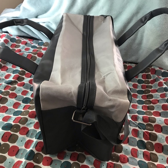 NWT Calvin Klein Two Tone Gray Duffle Bag - Picture 3 of 12